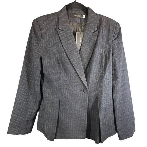 Yunclos 2-Piece Striped Gray Suit - Medium - Picture 1 of 6